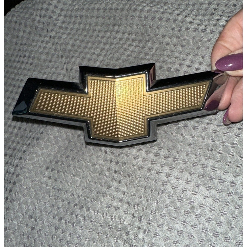 CHEVY VOLT GOLD GRILLE BOWTIE EMBLEM 2016-2019 OEM GM 23382552 - Picture 5 of 7
